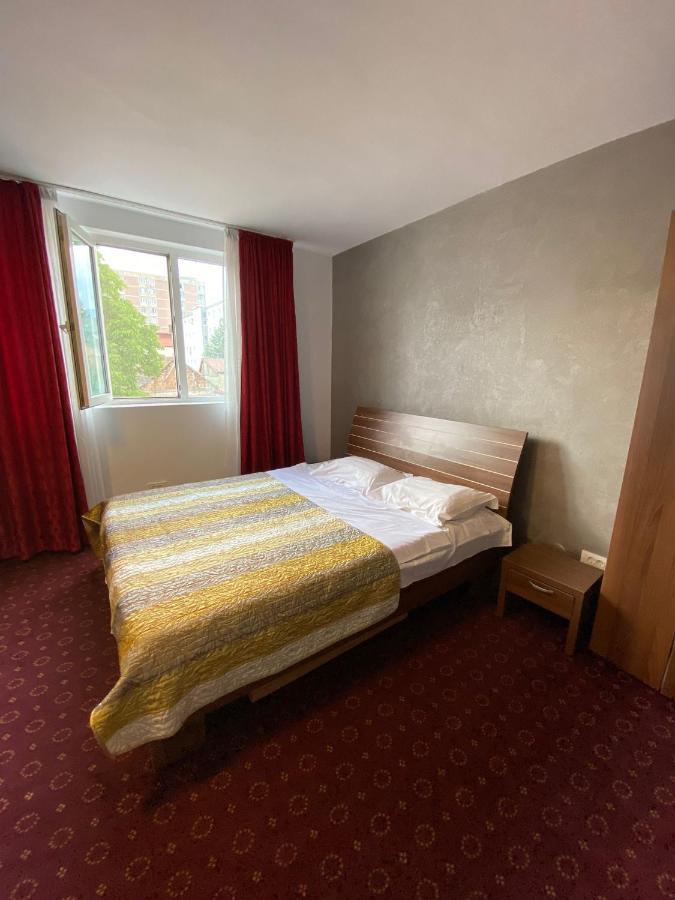 Global Boutique Aparthotel Brassó Kültér fotó